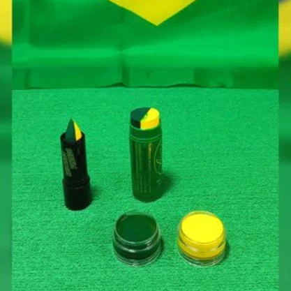Batom Verde e Amarelo Brasil Lary Rostinho Pintado