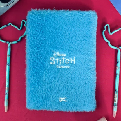 Kit Escolar Stitch Caderno + Estojo Pelúcia DAC