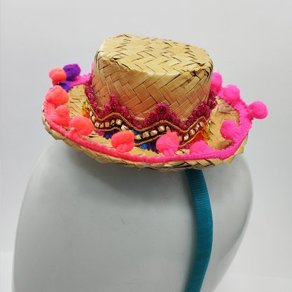 Tiara Junina com Chapeuzinho Fitas e Pompom